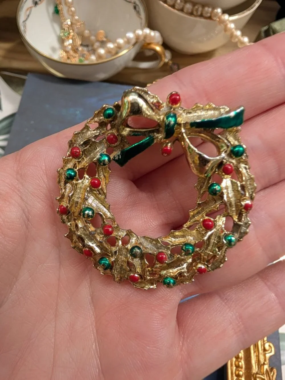 Vintage Mid-Century Gold Tone Christmas Wreath Brooch with Painted Green & Red